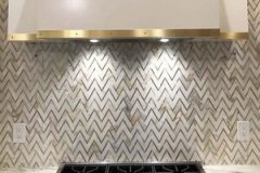 Calacatta_Herringbone_w_Gold_IMG_600x600p_HOME_900x